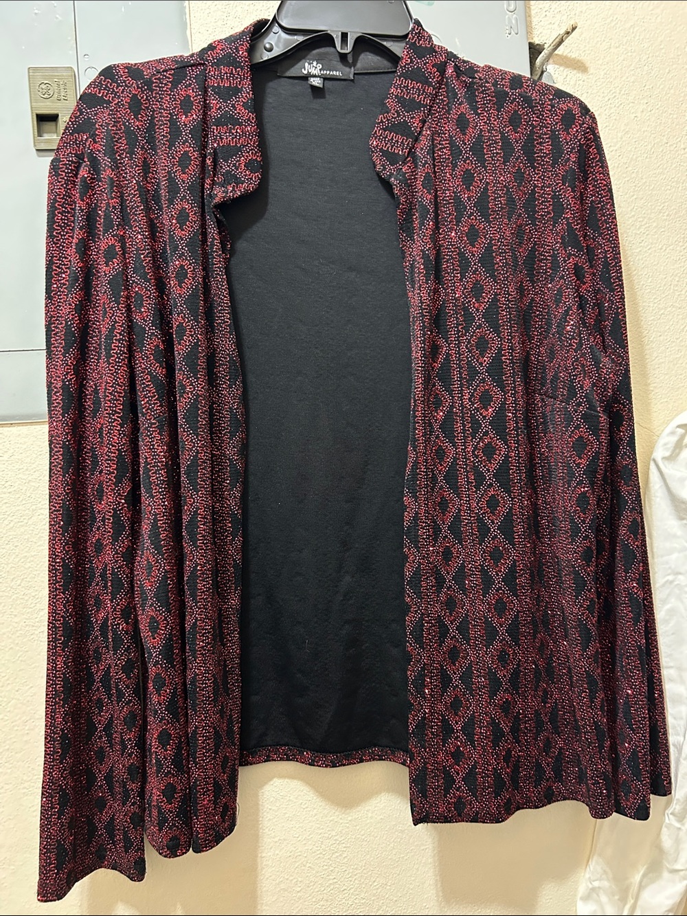 Jump apparel Black & Dark Red Open-Front Patterned Sweater